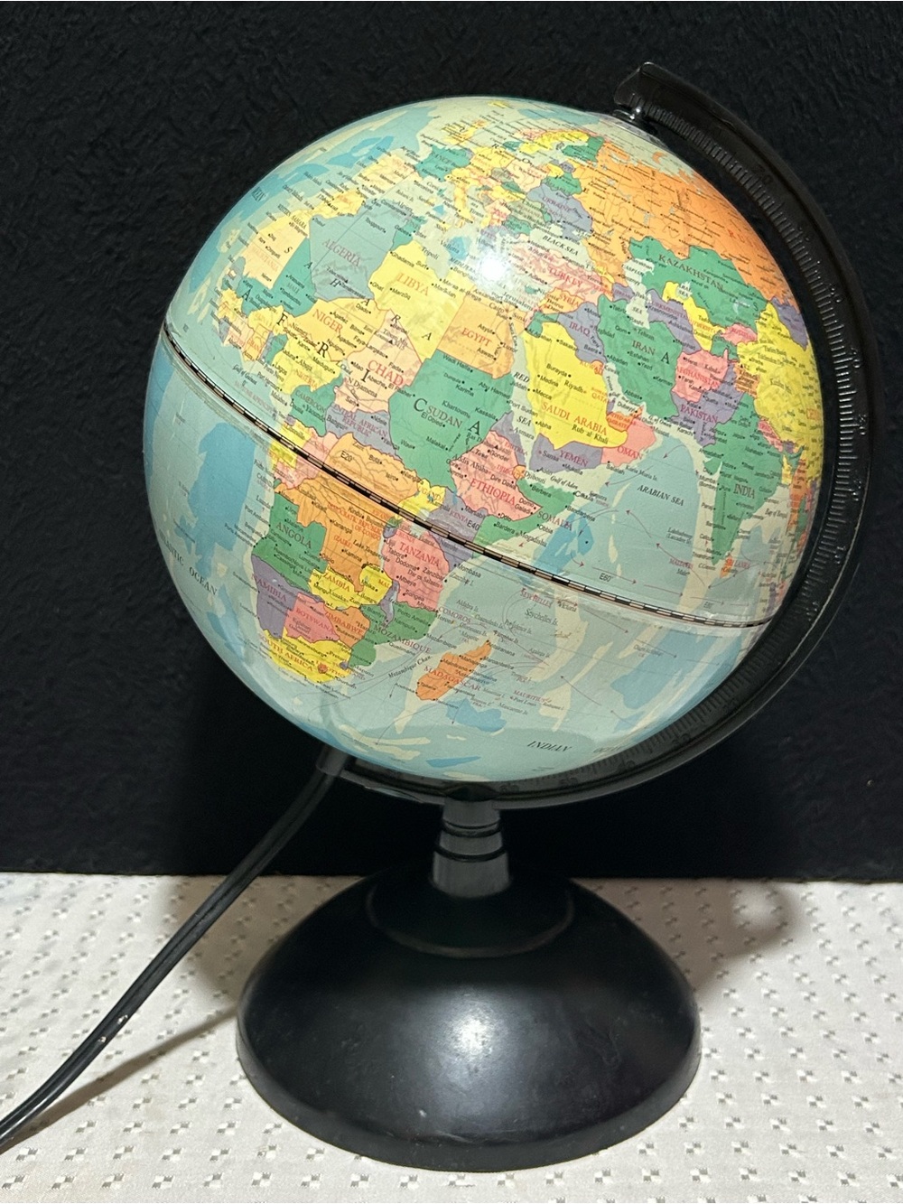Vintage 12- Inch Illuminated World Globe Lamp Desktop Tabletop Display